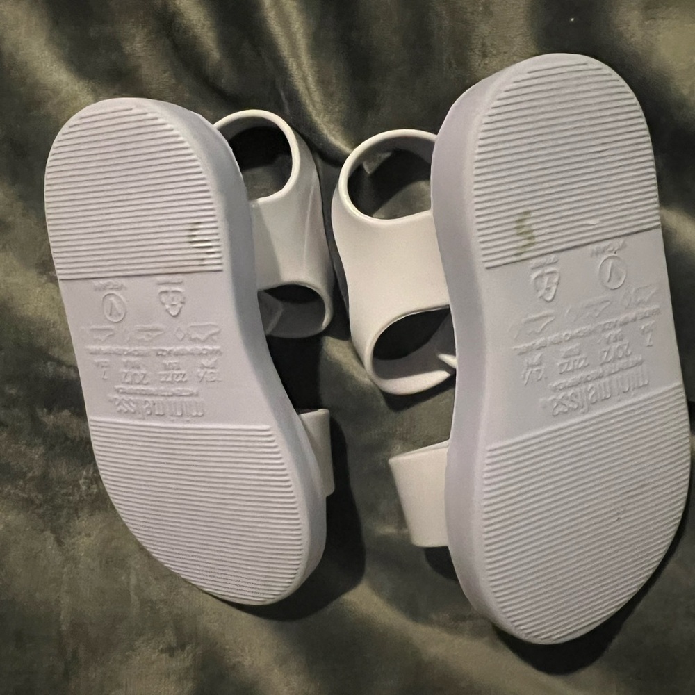 Mini Melissa Sandals - Picture 3 of 3
